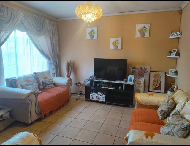 3 BEDROOM HOUSE FOR SALE IN GEELHOUTPARK